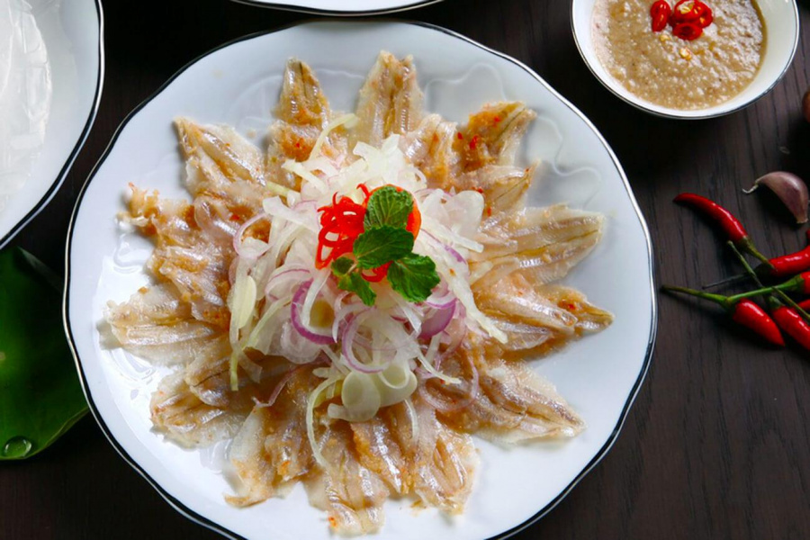 Món gỏi cá hút khách nhất Quy Nhơn được ví như ‘sushi’ phiên bản Việt