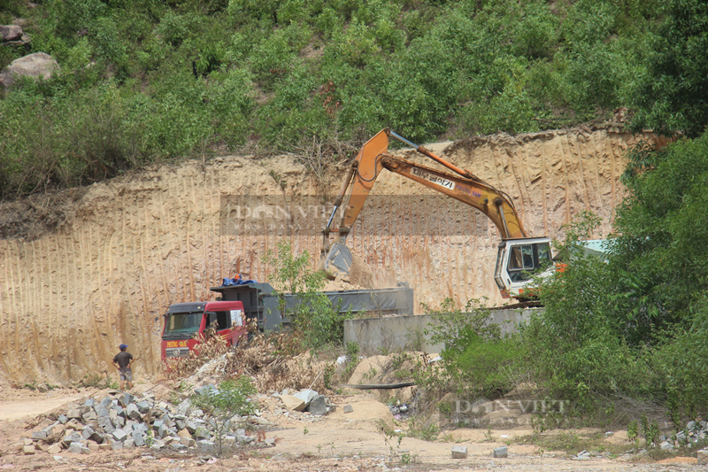 Tình trạng khai thác - sử dụng “đất lậu” kéo dài tại Bình Định (Ảnh: danviet.vn)