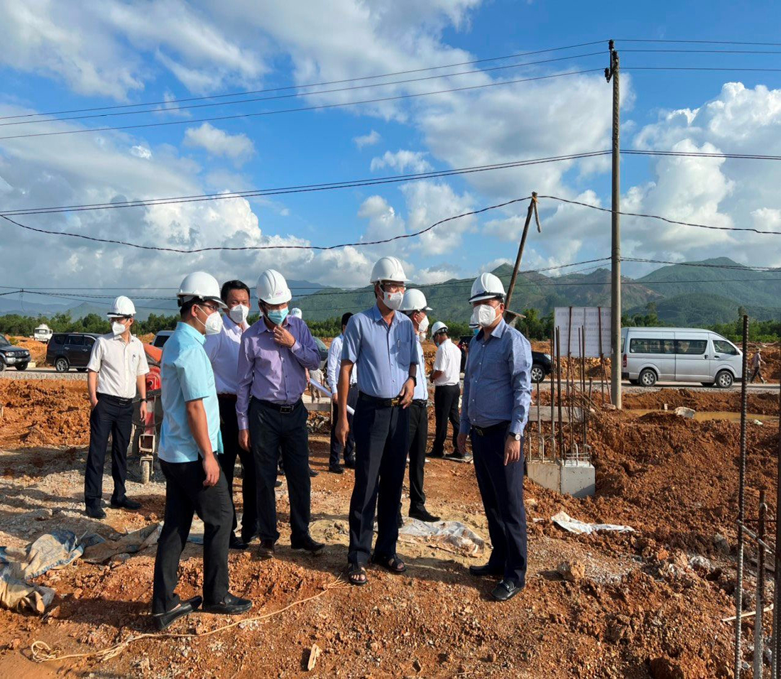 Chủ tịch UBND tỉnh Bình Định Nguyễn Phi Long kiểm tra tiến độ thi công dự án