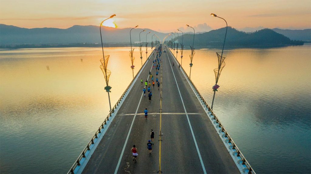 Cầu vượt biển Nhơn Hội đẹp cuốn hút mọi ánh nhìn (Ảnh: Hưng Thịnh Group).