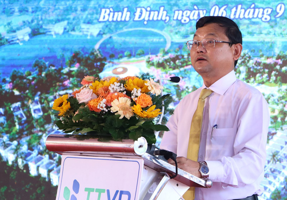Phó Chủ tịch UBND tỉnh Nguyễn Tự Công Hoàng phát biểu chỉ đạo tại lễ khởi công